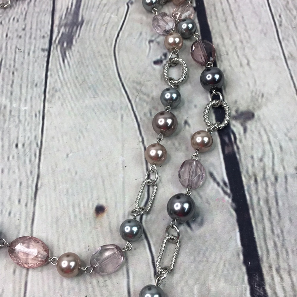 Elegant Pink and Silver Beaded Necklace - Picture 10 of 11